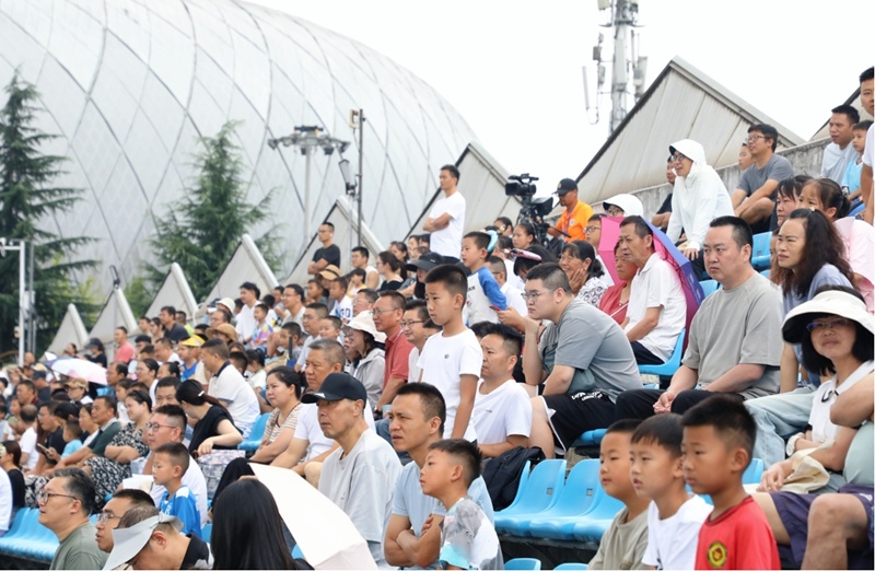 也以独特风, 为现场观众, msn