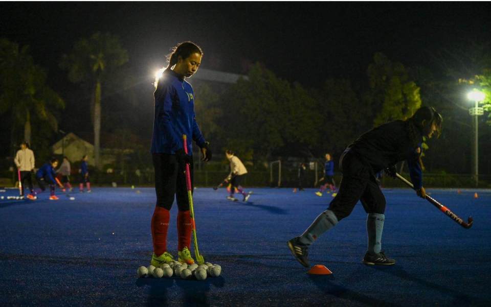 女曲正是老, 时隔